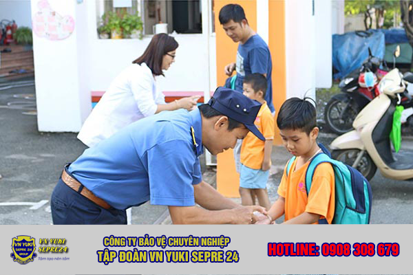 Bảo vệ trường học chuyên nghiệp